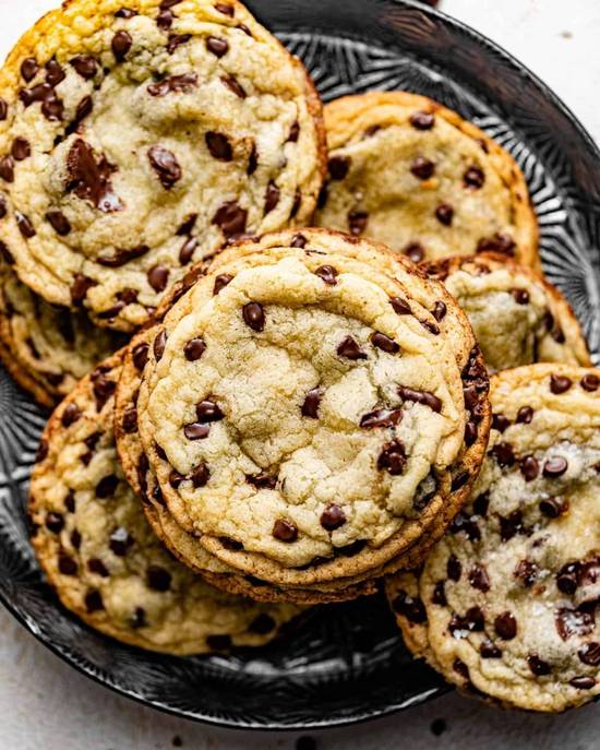 Giant Chocolate Chip Cookie